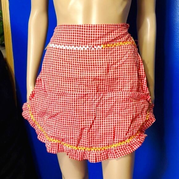 Vintage Gingham Plaid Apron - Picture 1 of 5